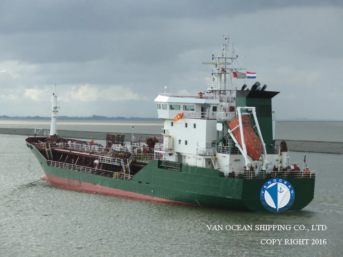 Kapal tanker minyak/bahan kimia kanggo didol