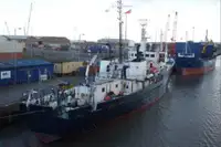 Kapal survey kanggo didol