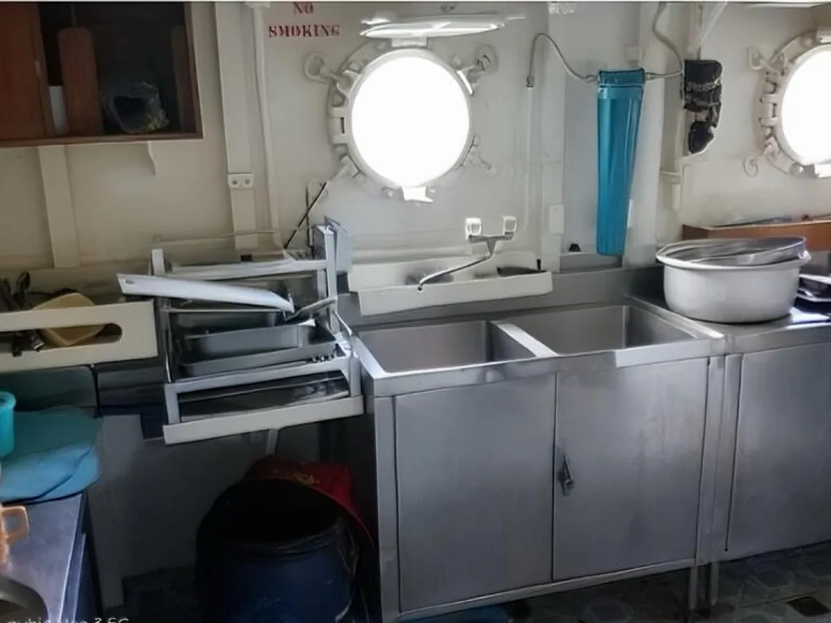 Kapal pasokan cepet (FSV) kanggo didol