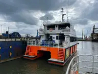 Kapal kontainer kanggo didol