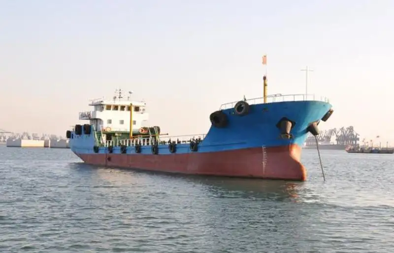 Kapal tanker minyak/bahan kimia kanggo didol