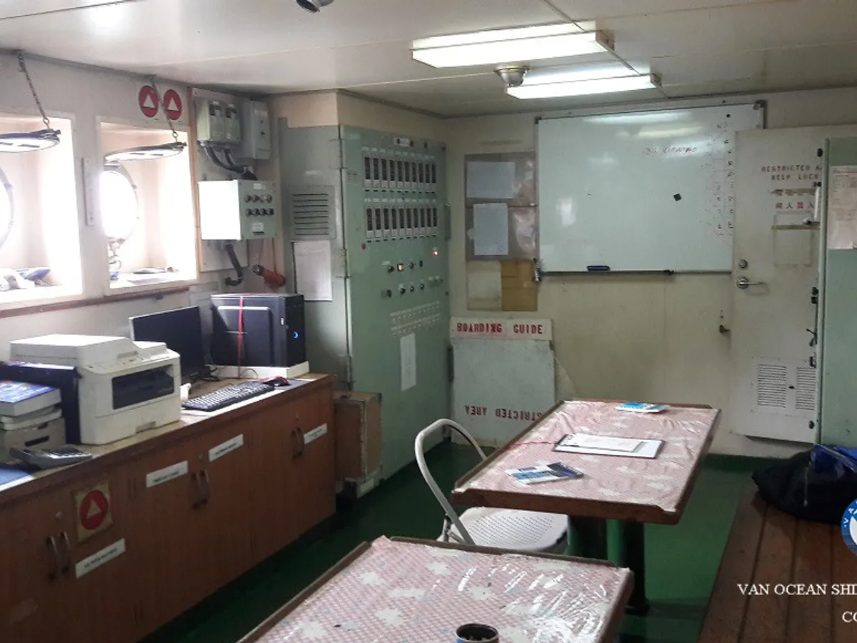 Kapal tanker minyak/bahan kimia kanggo didol