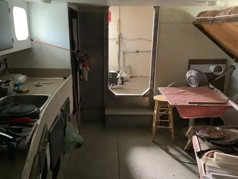 Kapal kerja kanggo didol
