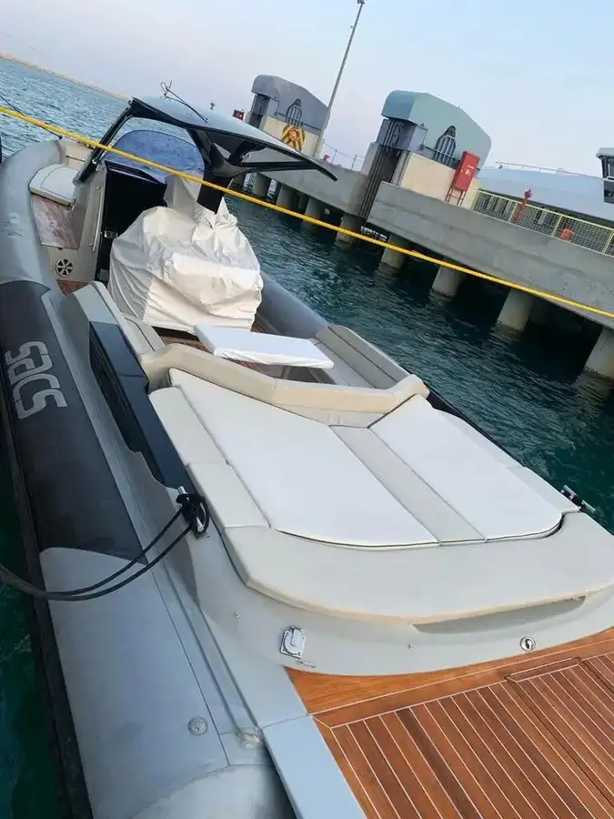 Kapal karet kaku kanggo didol