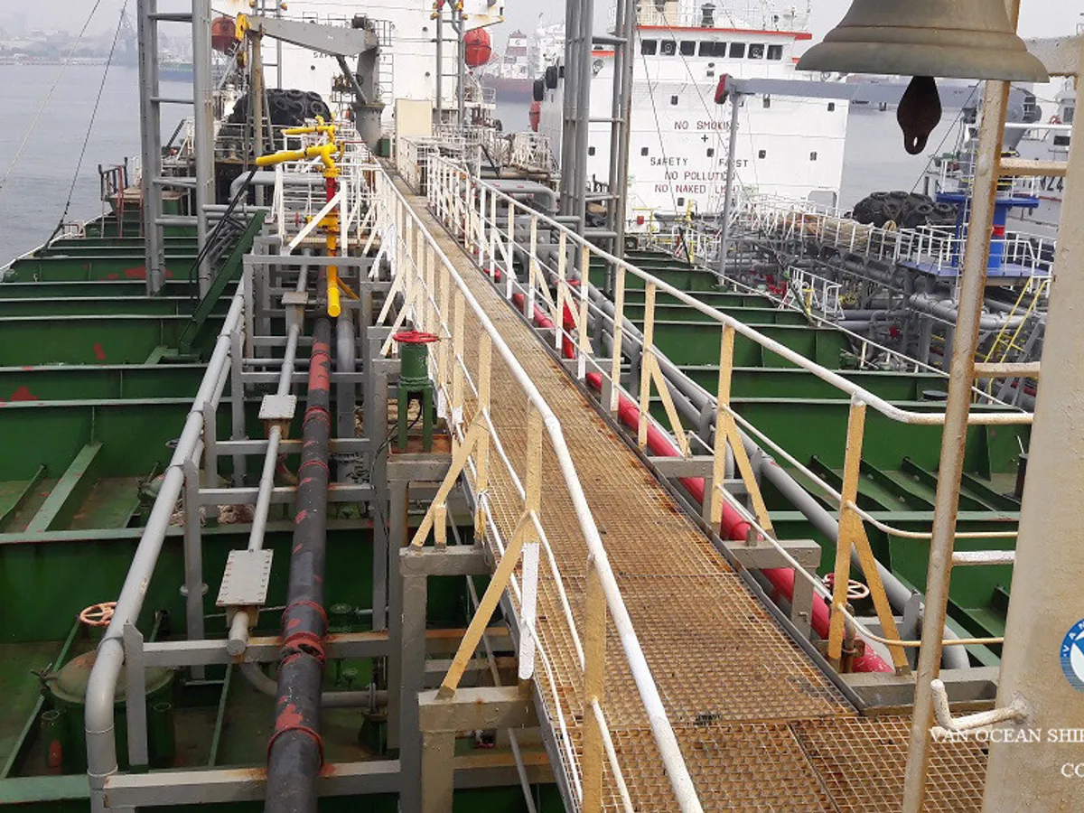 Kapal tanker minyak/bahan kimia kanggo didol