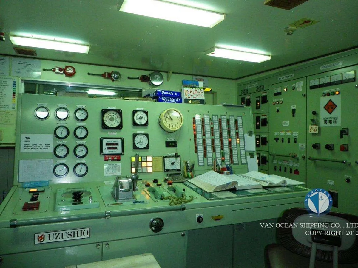 Kapal tanker minyak/bahan kimia kanggo didol