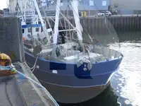 Kapal trawler berkas kanggo didol