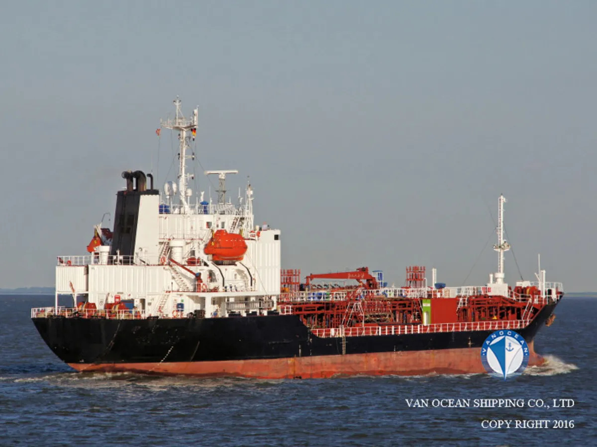 Kapal tanker minyak/bahan kimia kanggo didol