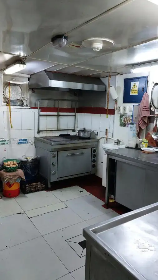 Kapal tanker minyak/bahan kimia kanggo didol