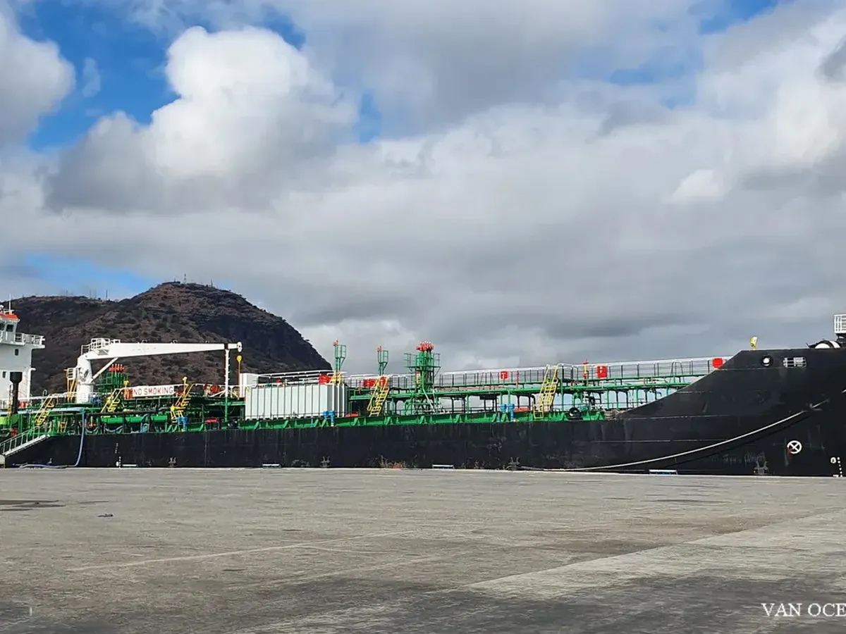 Kapal tanker minyak/bahan kimia kanggo didol