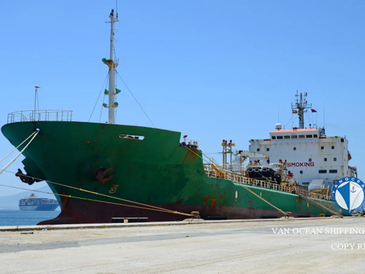 Kapal tanker minyak/bahan kimia kanggo didol