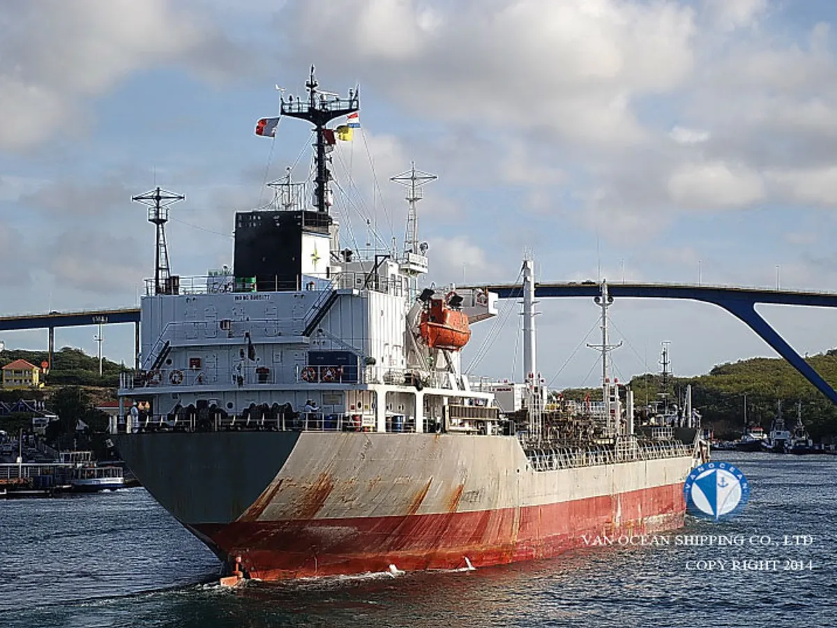 Kapal tanker minyak/bahan kimia kanggo didol