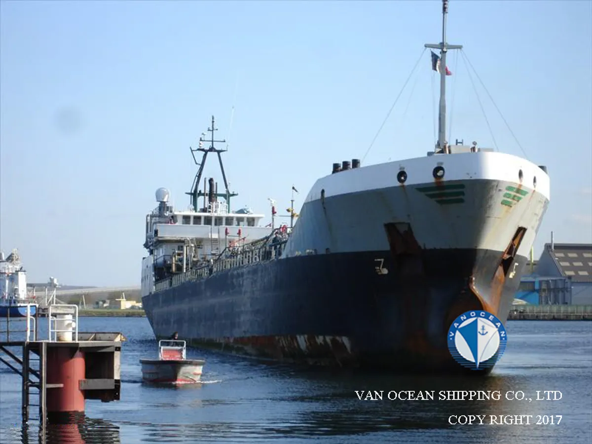 Kapal tanker minyak/bahan kimia kanggo didol