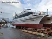 Katamaran kanggo didol