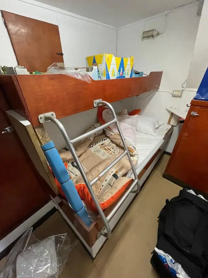 Kapal kontainer kanggo didol
