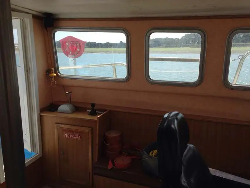 Kapal kerja kanggo didol