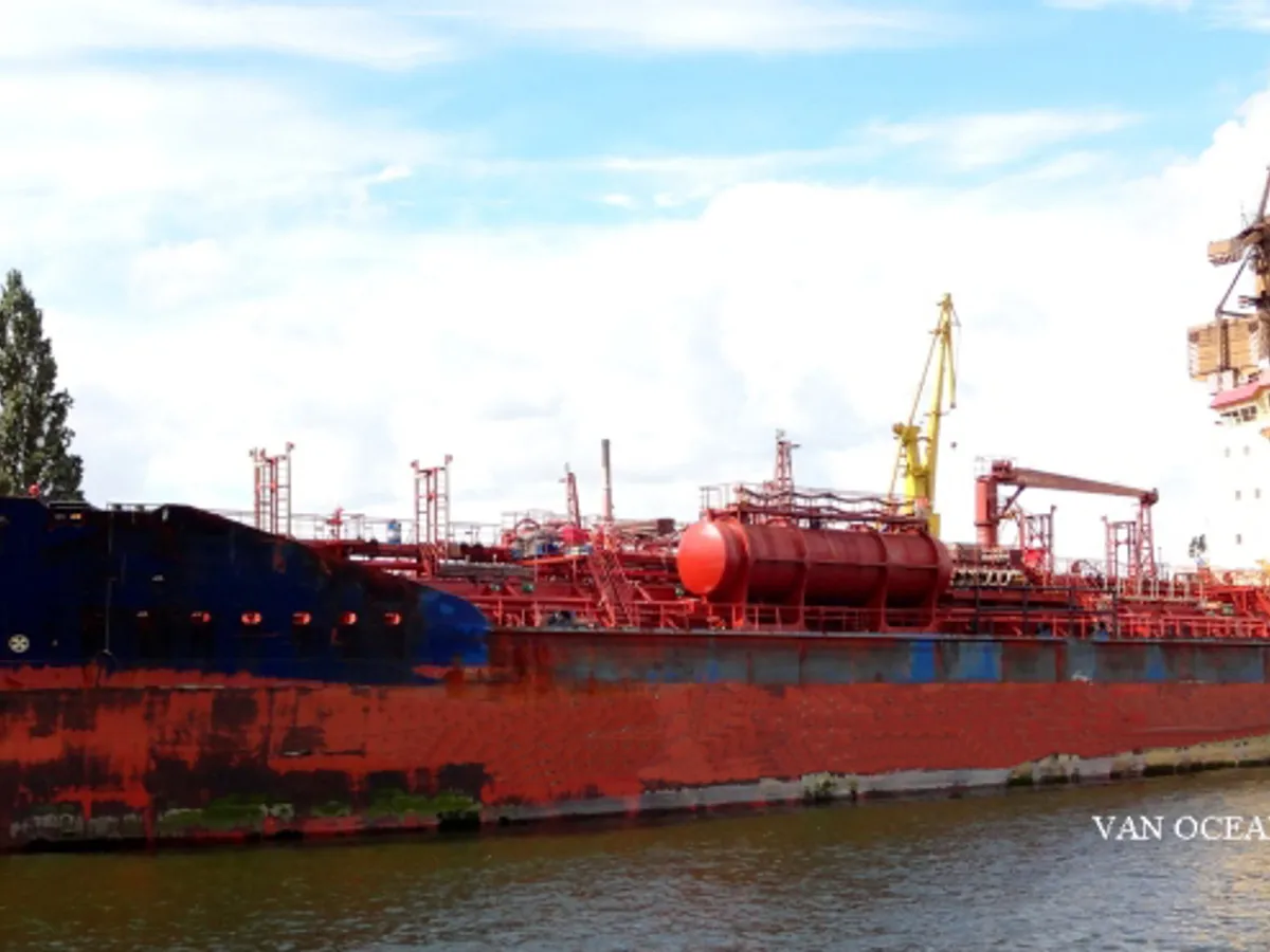 Kapal tanker minyak/bahan kimia kanggo didol