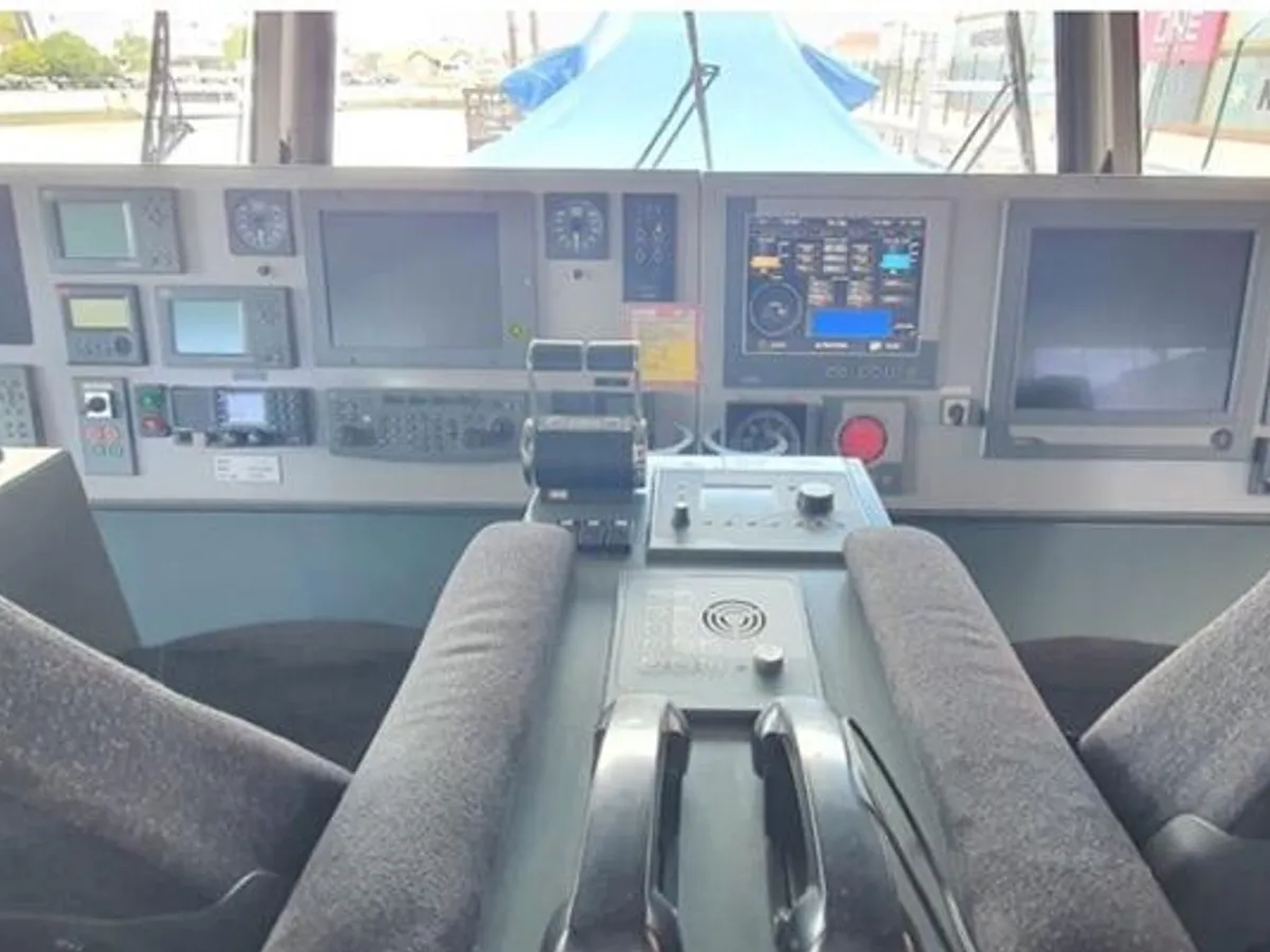 Kapal kerja kanggo didol