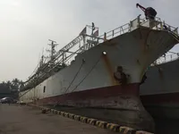Kapal jigger cumi-cumi kanggo didol