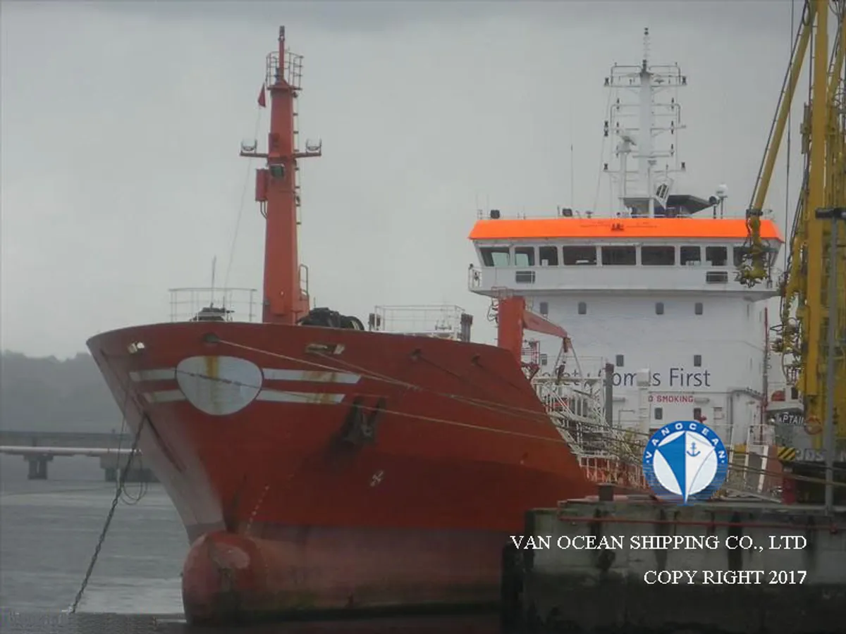 Kapal tanker minyak/bahan kimia kanggo didol