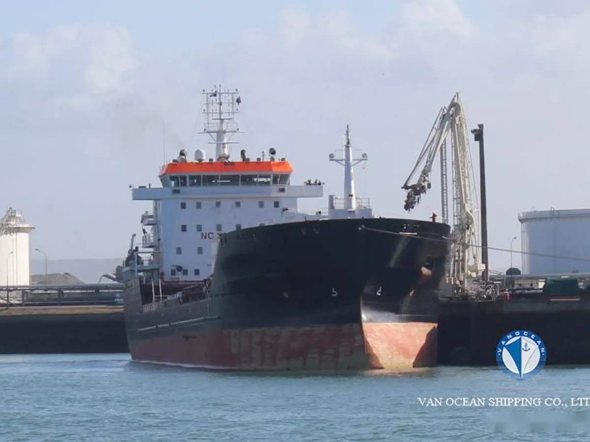 Kapal tanker minyak/bahan kimia kanggo didol