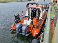 Kapal kontainer kanggo didol