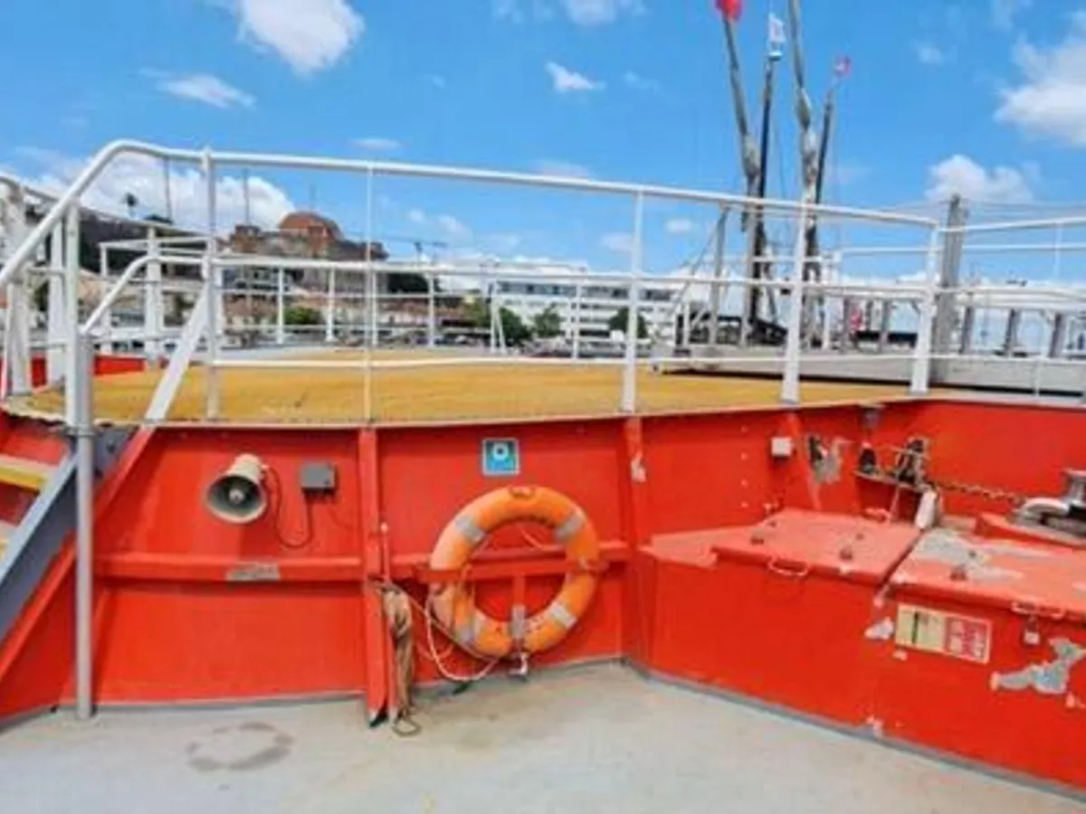 Kapal kerja kanggo didol