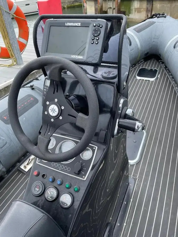 Kapal karet kaku kanggo didol