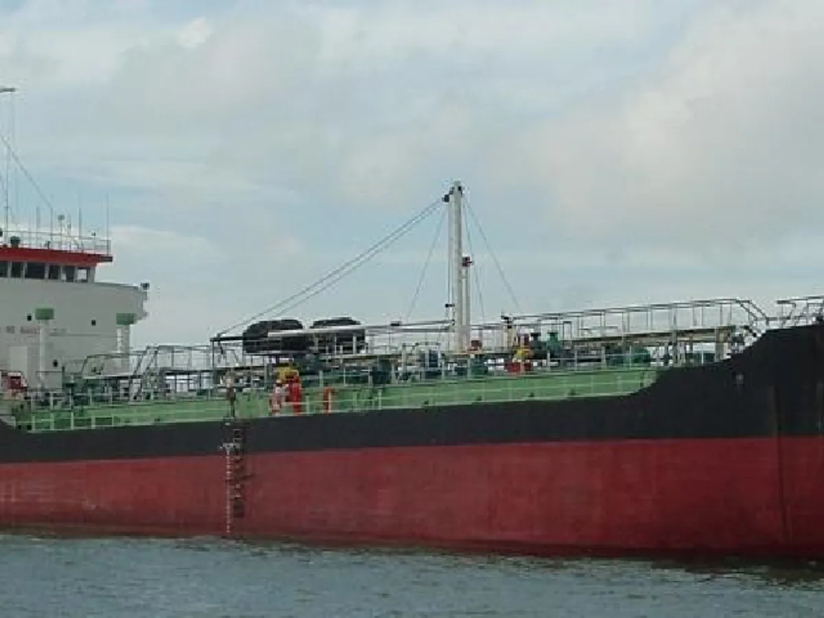 Kapal tanker minyak/bahan kimia kanggo didol