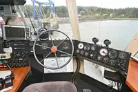 Katamaran kanggo didol