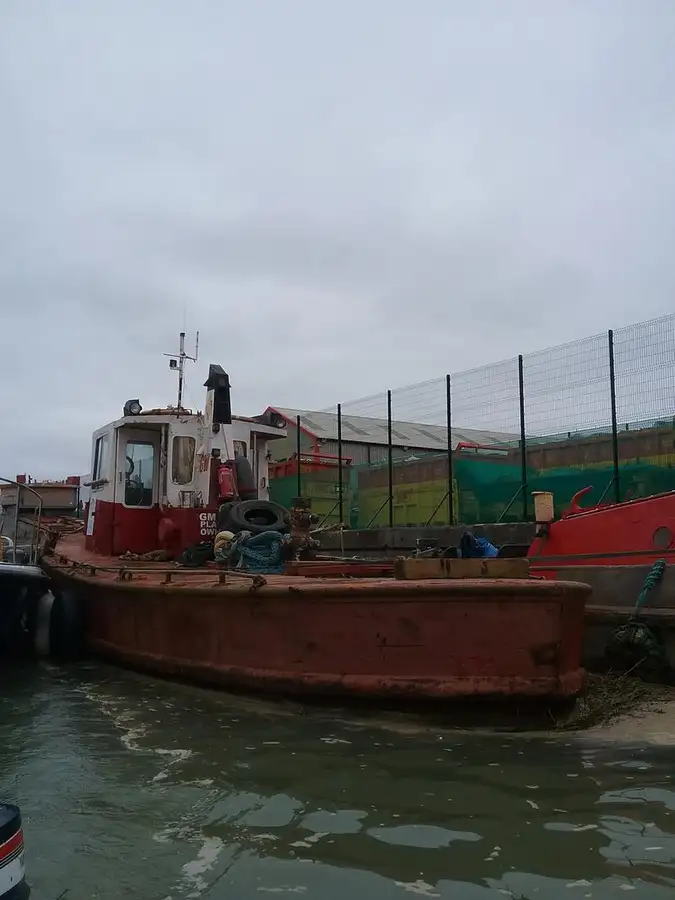 Kapal kerja kanggo didol