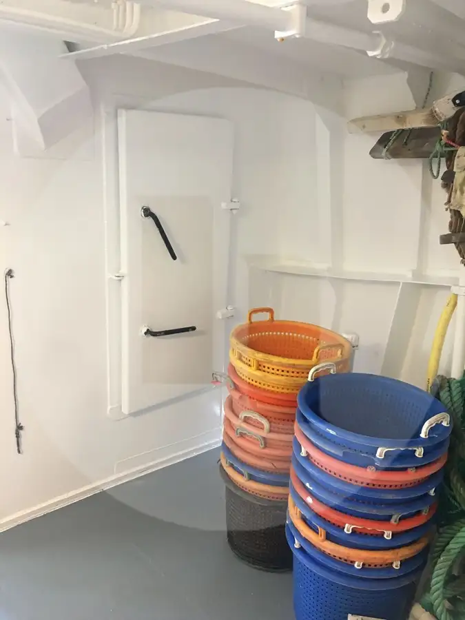 Kapal trawler berkas kanggo didol