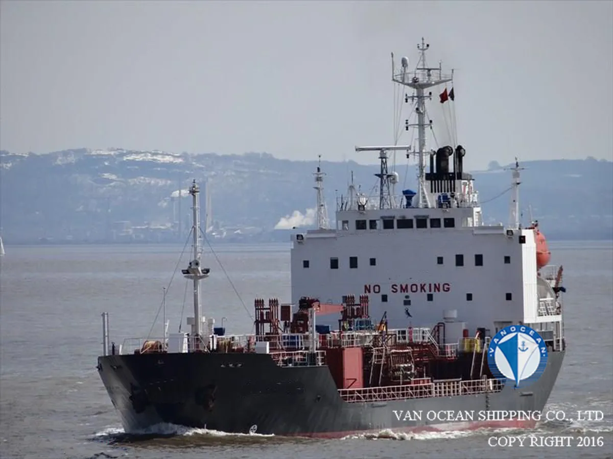 Kapal tanker minyak/bahan kimia kanggo didol