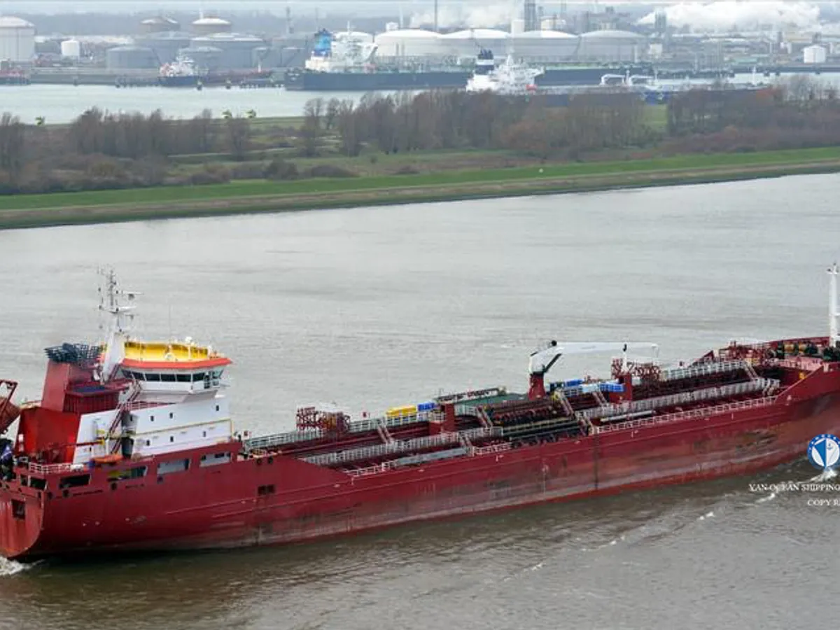 Kapal tanker minyak/bahan kimia kanggo didol
