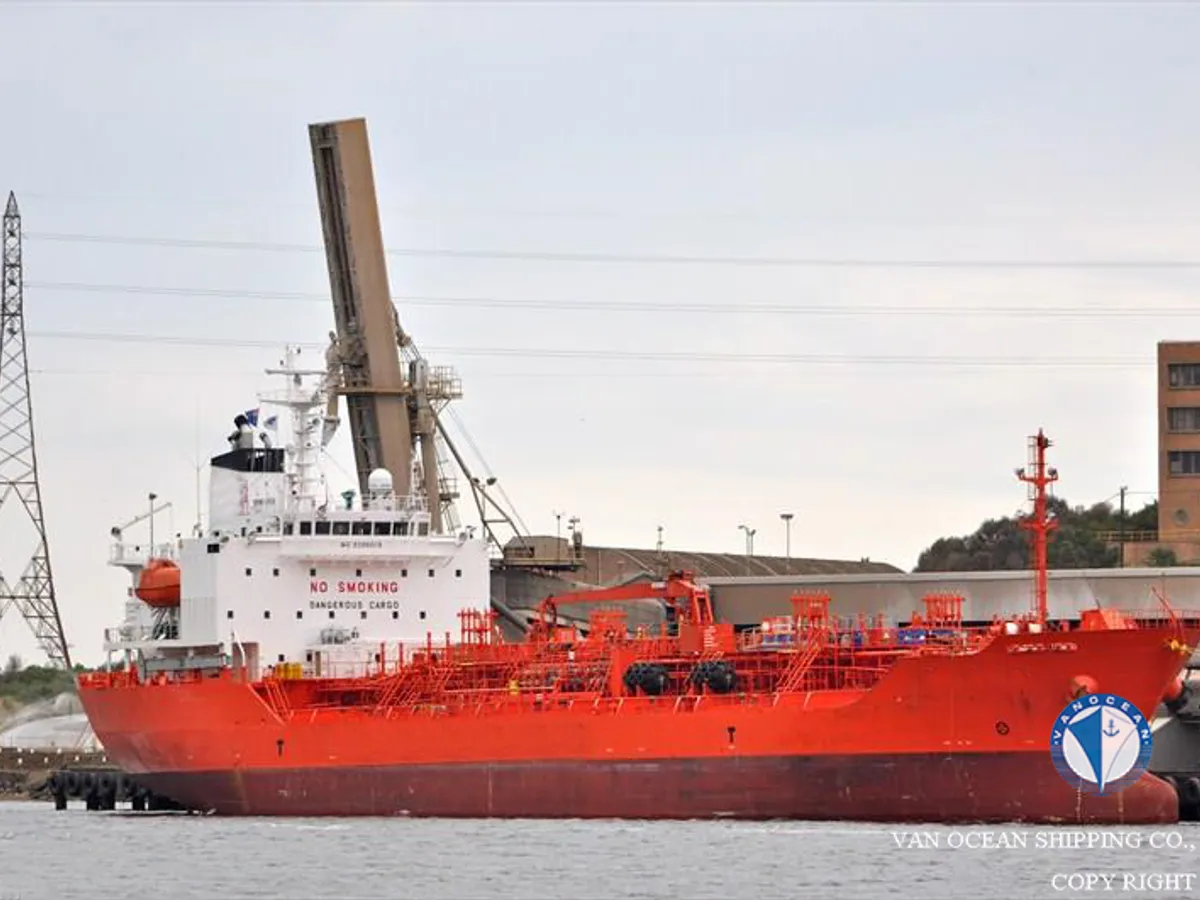 Kapal tanker minyak/bahan kimia kanggo didol