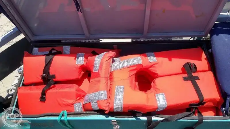 Kapal kontainer kanggo didol