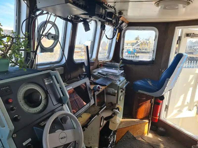Kapal longliner kanggo didol