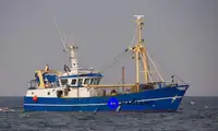 Kapal trawler berkas kanggo didol