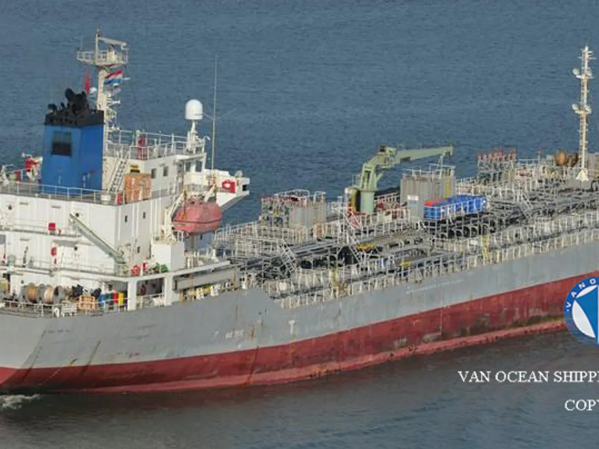 Kapal tanker minyak/bahan kimia kanggo didol