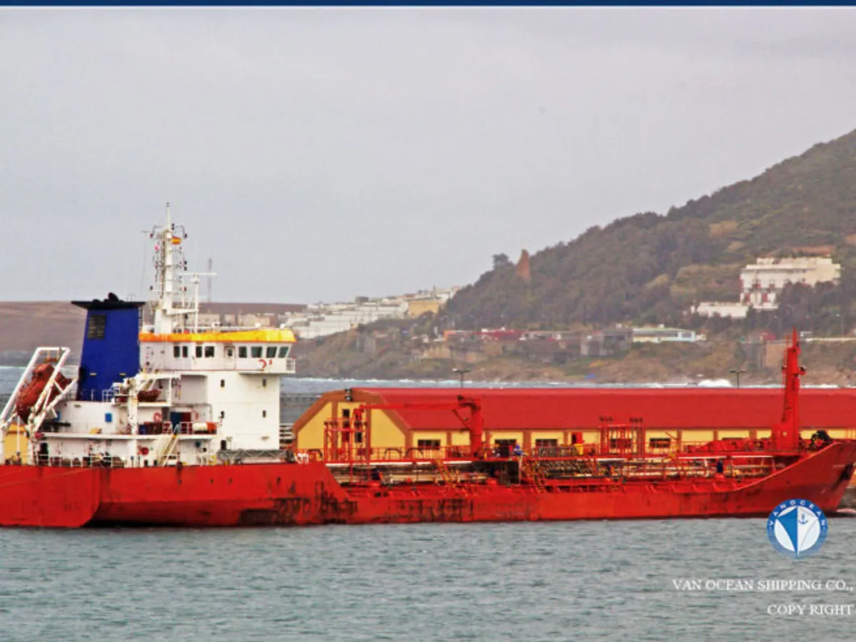 Kapal tanker minyak/bahan kimia kanggo didol