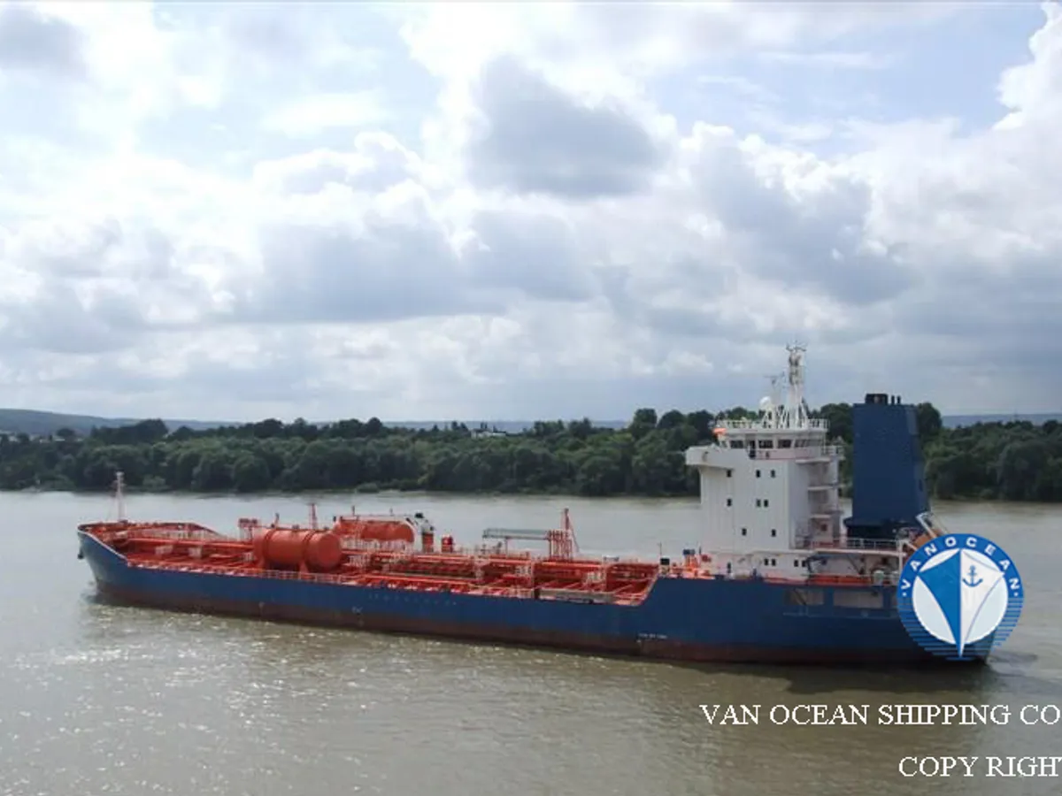 Kapal tanker minyak/bahan kimia kanggo didol