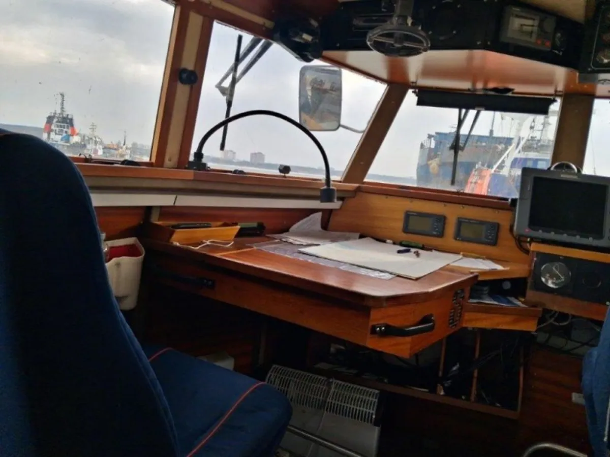 Kapal kerja kanggo didol