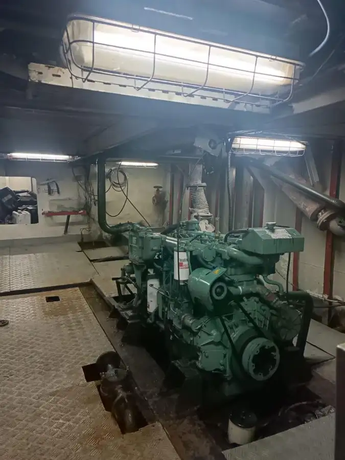Kapal kerja kanggo didol