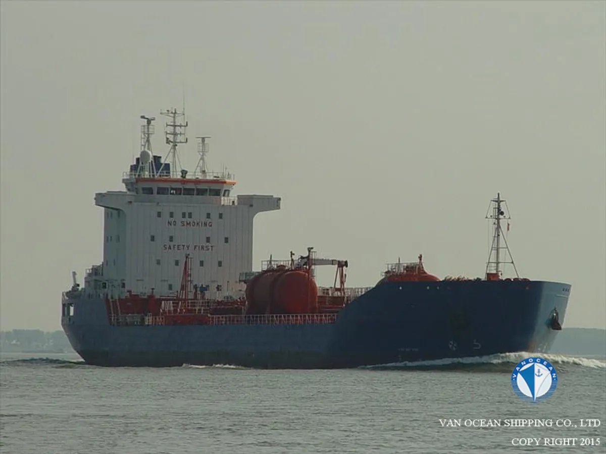 Kapal tanker minyak/bahan kimia kanggo didol