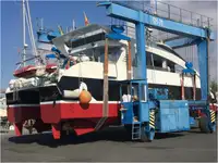 Katamaran kanggo didol