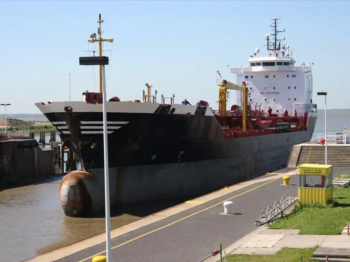 Kapal tanker minyak/bahan kimia kanggo didol