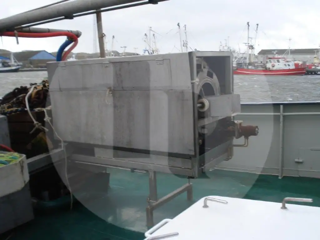 Kapal trawler berkas kanggo didol