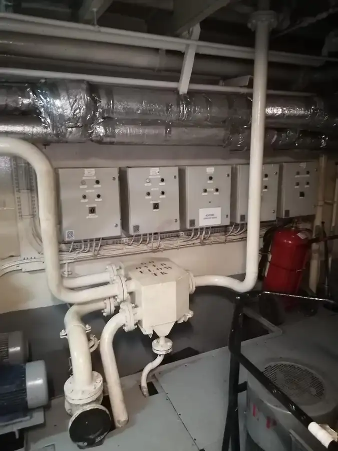Kapal tanker minyak/bahan kimia kanggo didol