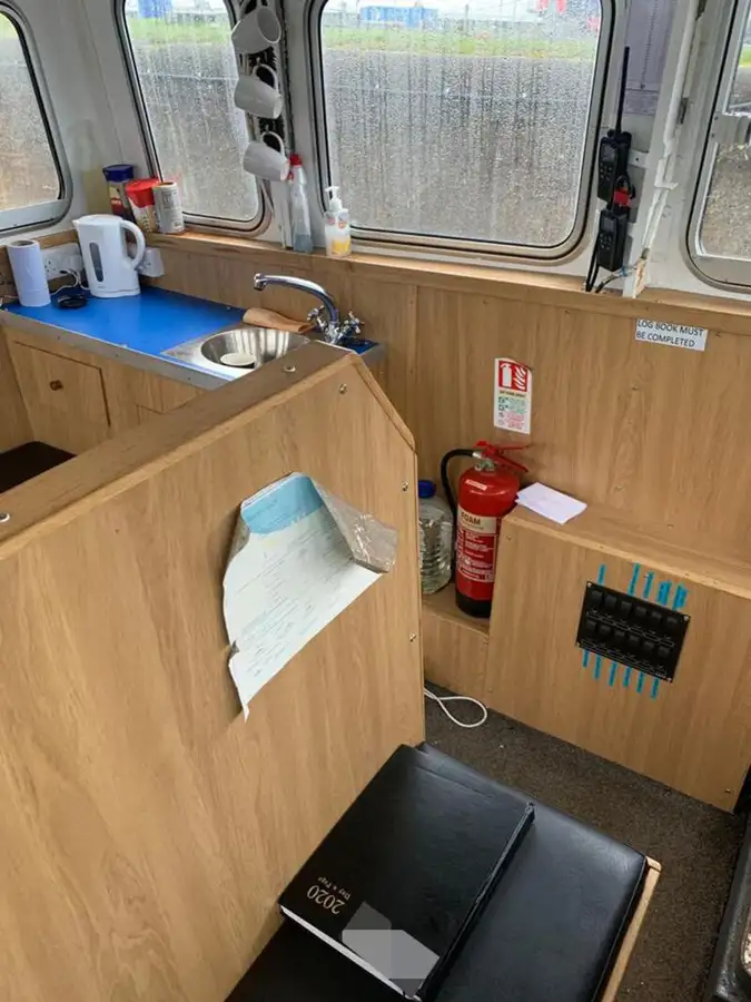 Kapal kerja kanggo didol