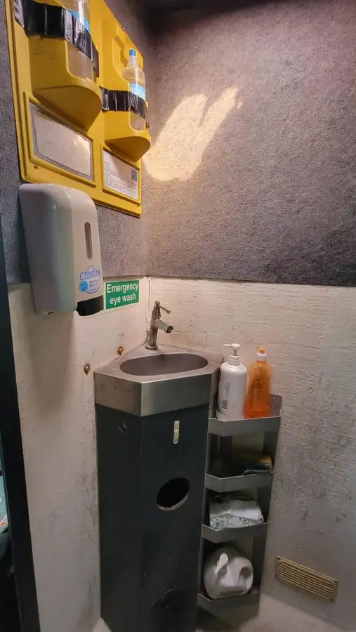 Kapal kontainer kanggo didol